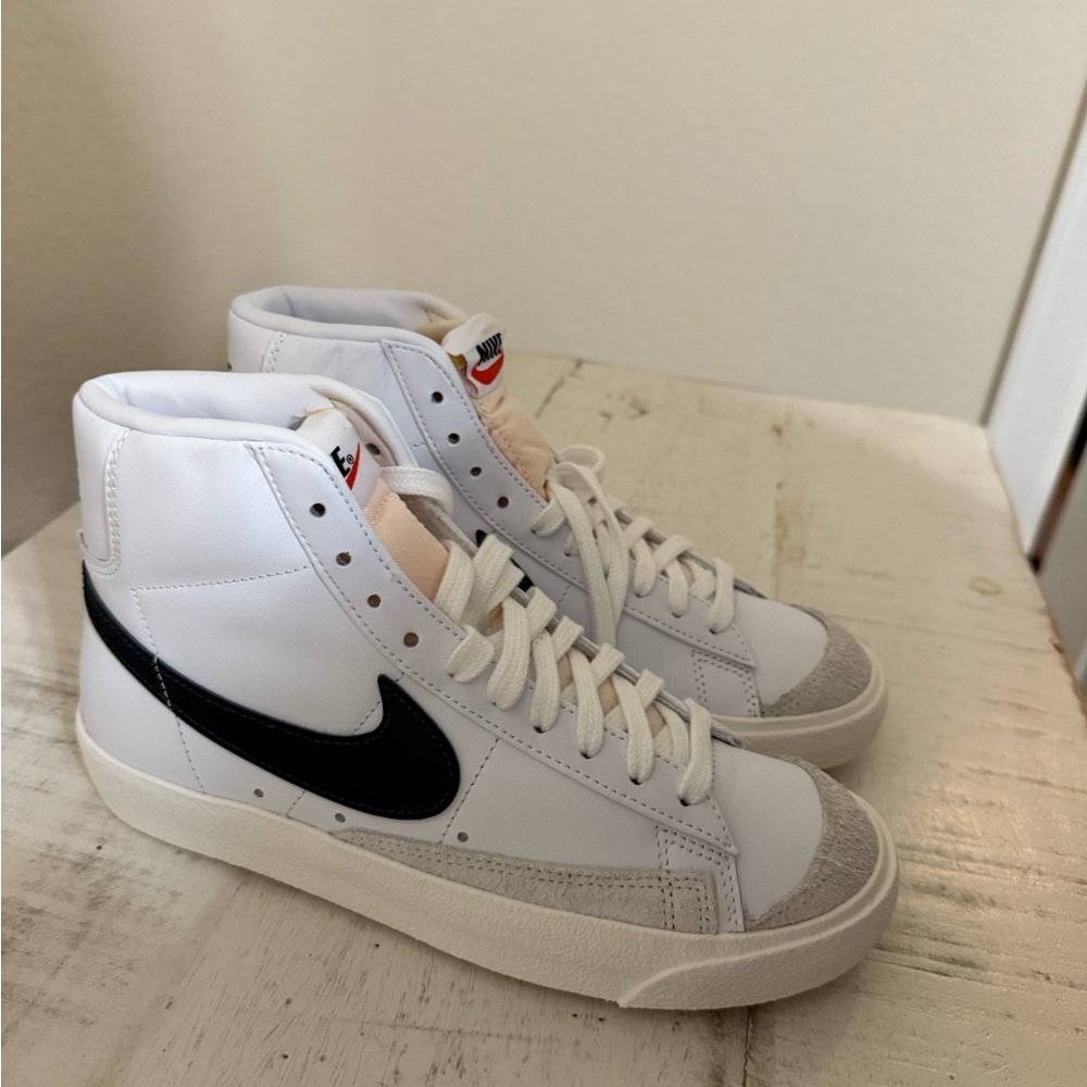 Nike White and Black High-Tops